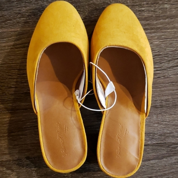 Universal Thread Mustard/Golden Wide Width Kitten Mule Sandals - Picture 7 of 9